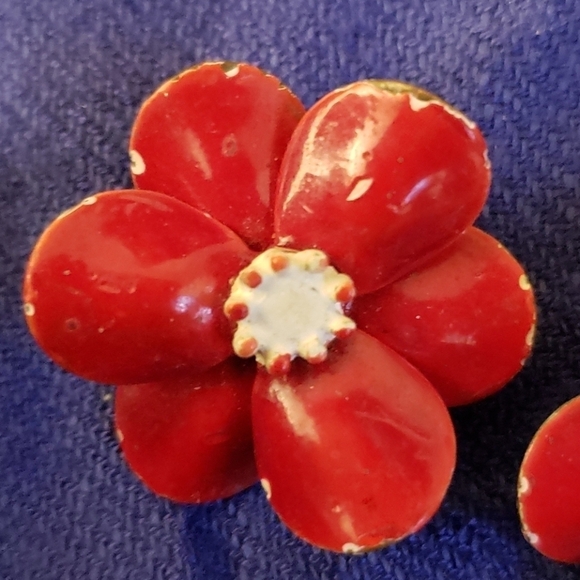 Vintage Red Flower Clip on Earrings - Picture 3 of 4